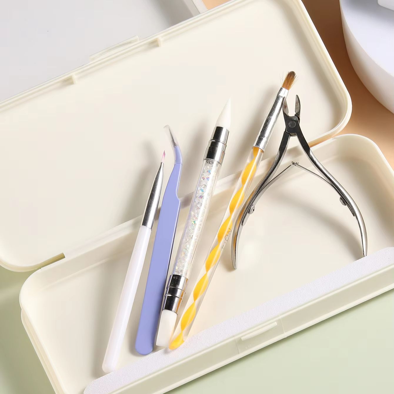 ネイルアートツール収納ボックス、ポータブルマニキュアキューテ - Nail Fan Brush のレビューと価格