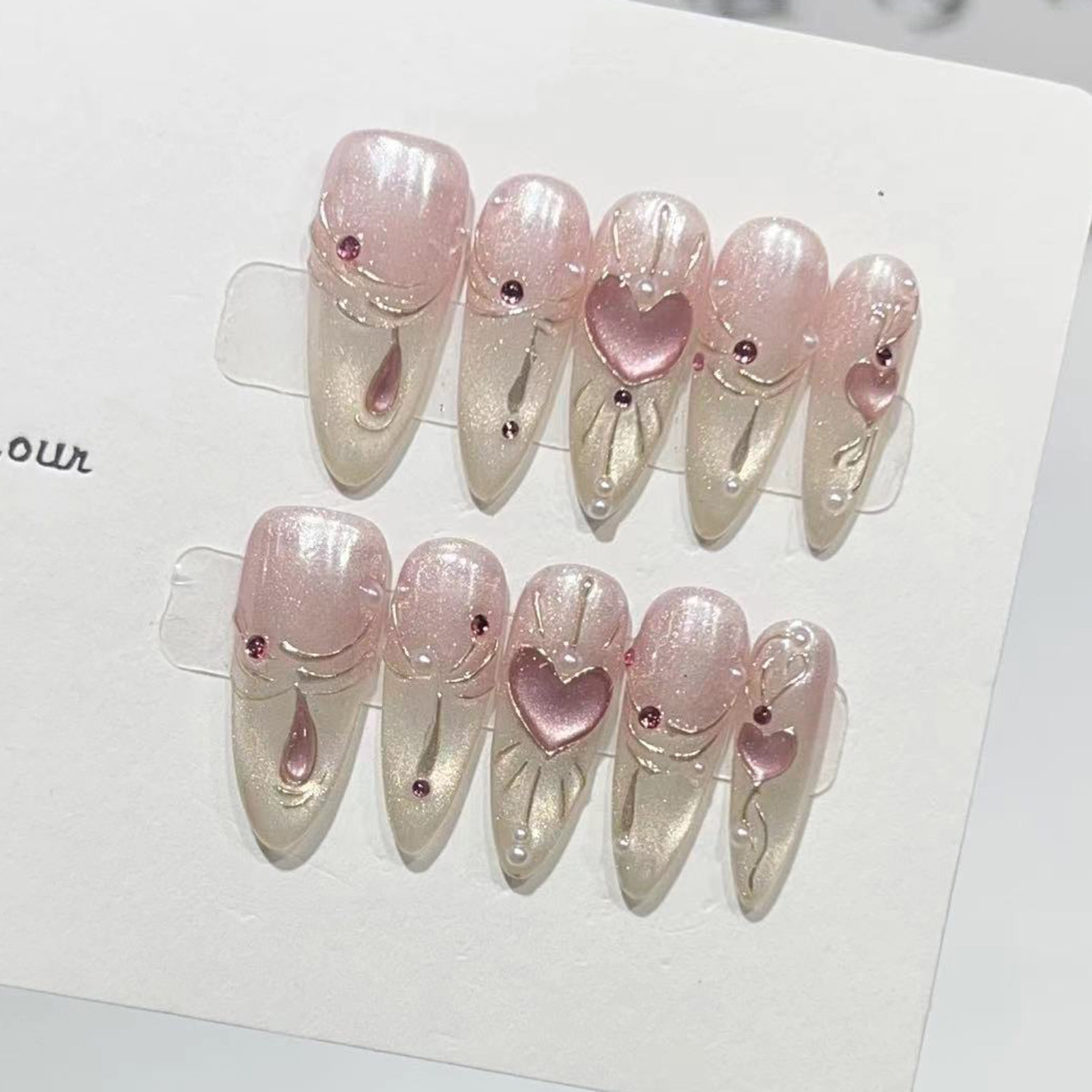 10 個アーモンド光沢のあるプレスオンネイルハートちょう結び - Nail Art Wedding のレビューと価格