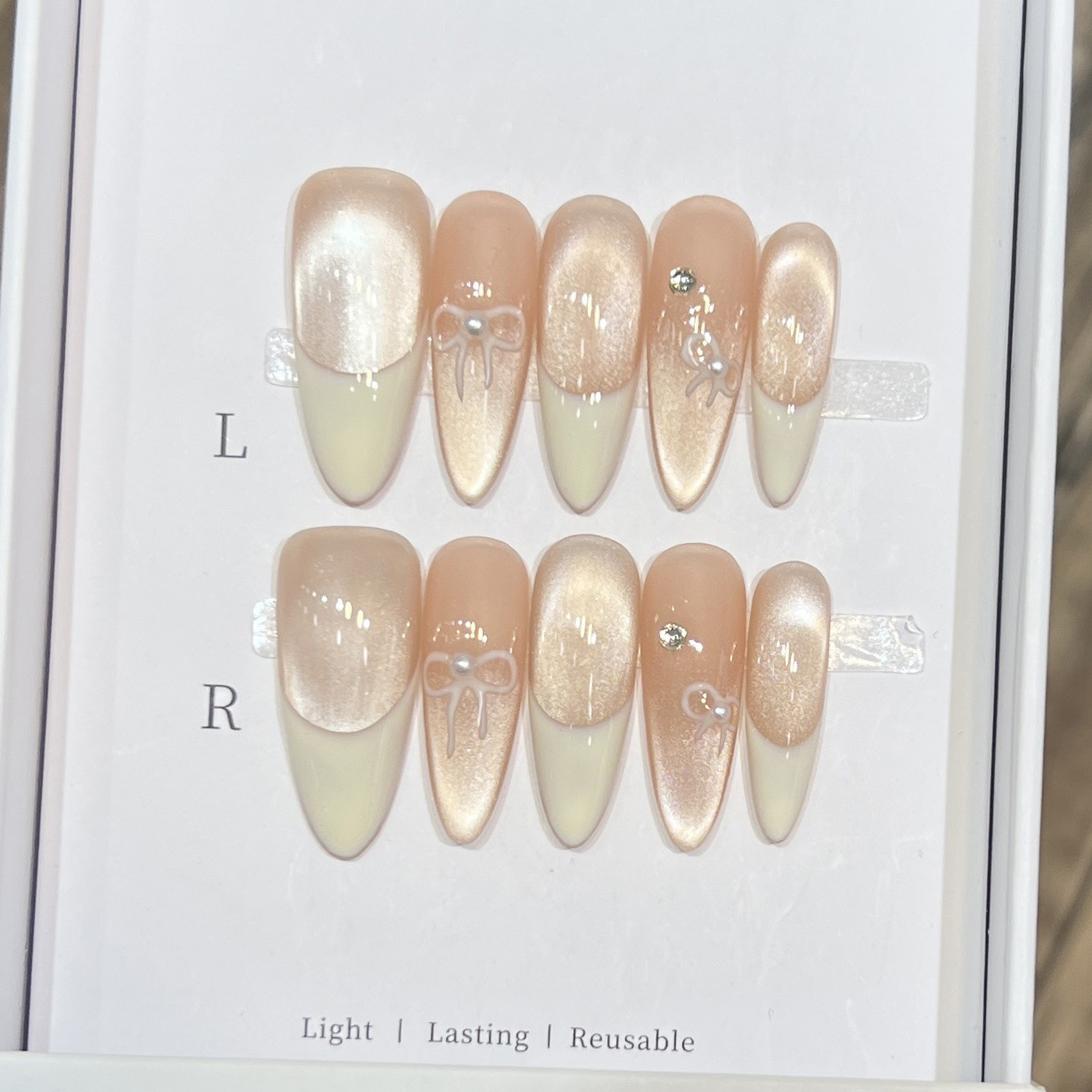 10 個アーモンド光沢のあるプレスオンネイルハートちょう結び - Nail Art Wedding のレビューと価格