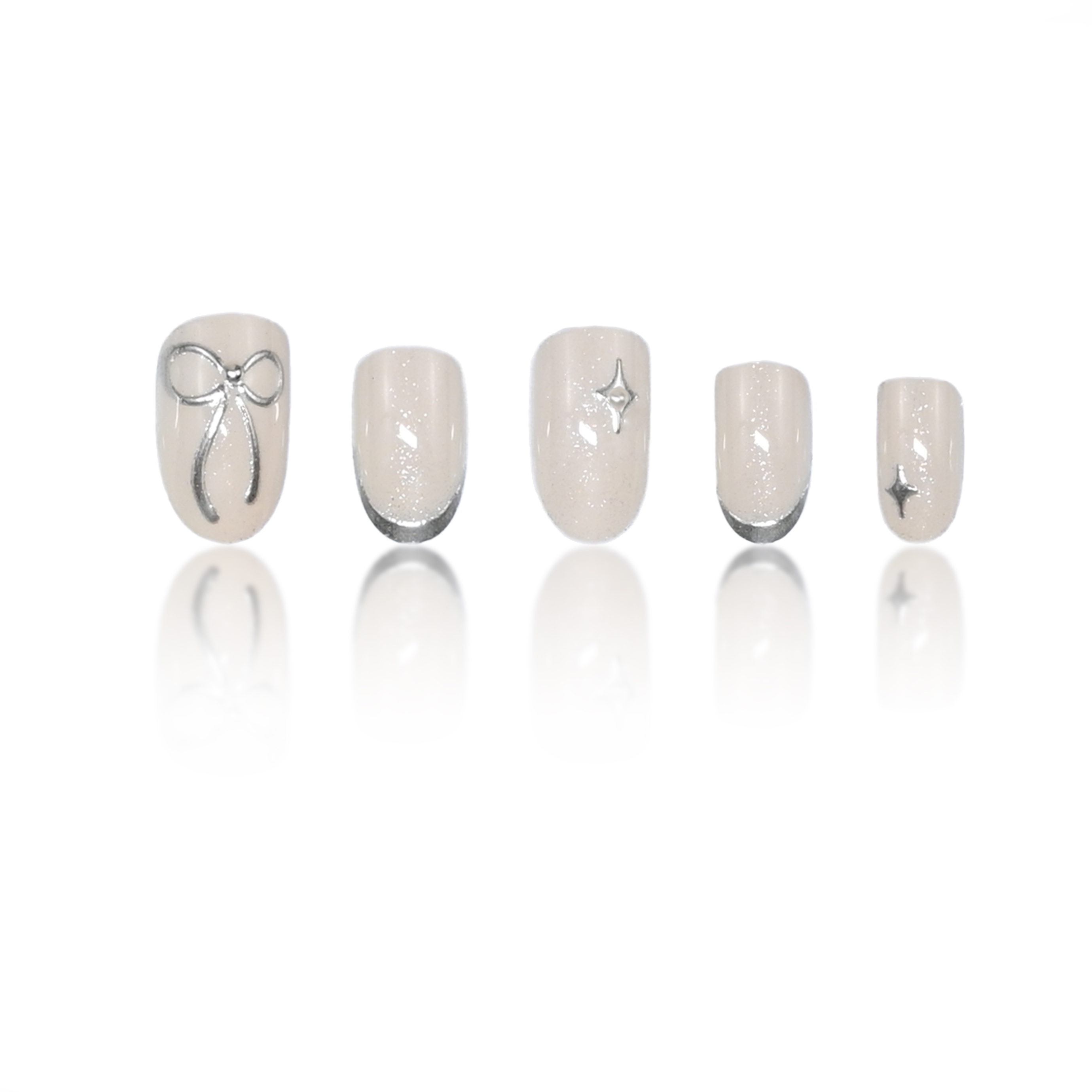 24個入りの手作りショートラウンドプレスオンネイル。 シルバ - Nail Art Wedding のレビューと価格