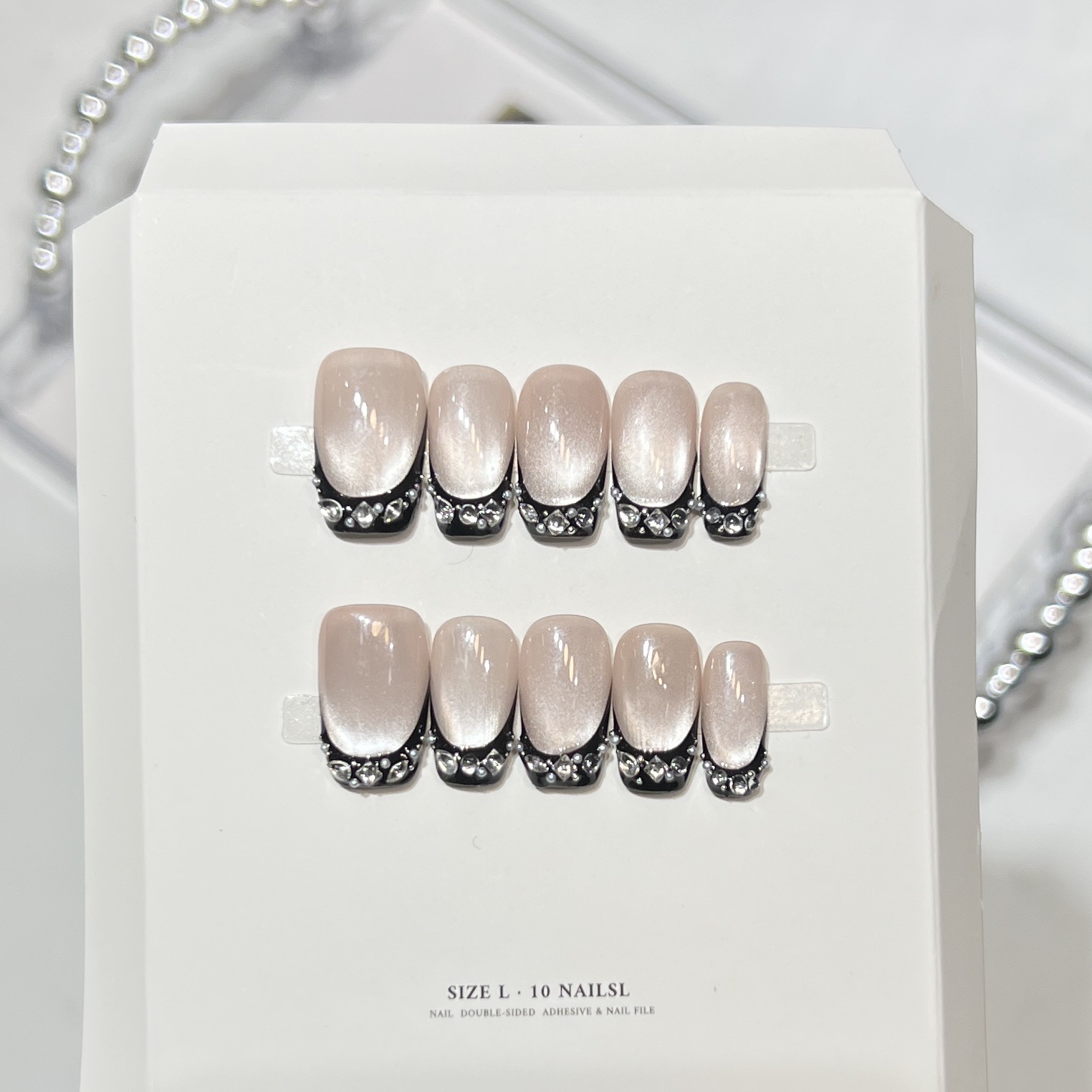 10個入り ブラックキャットアイ プレスオンネイル フレンチ - Nail Art Wedding のレビューと価格