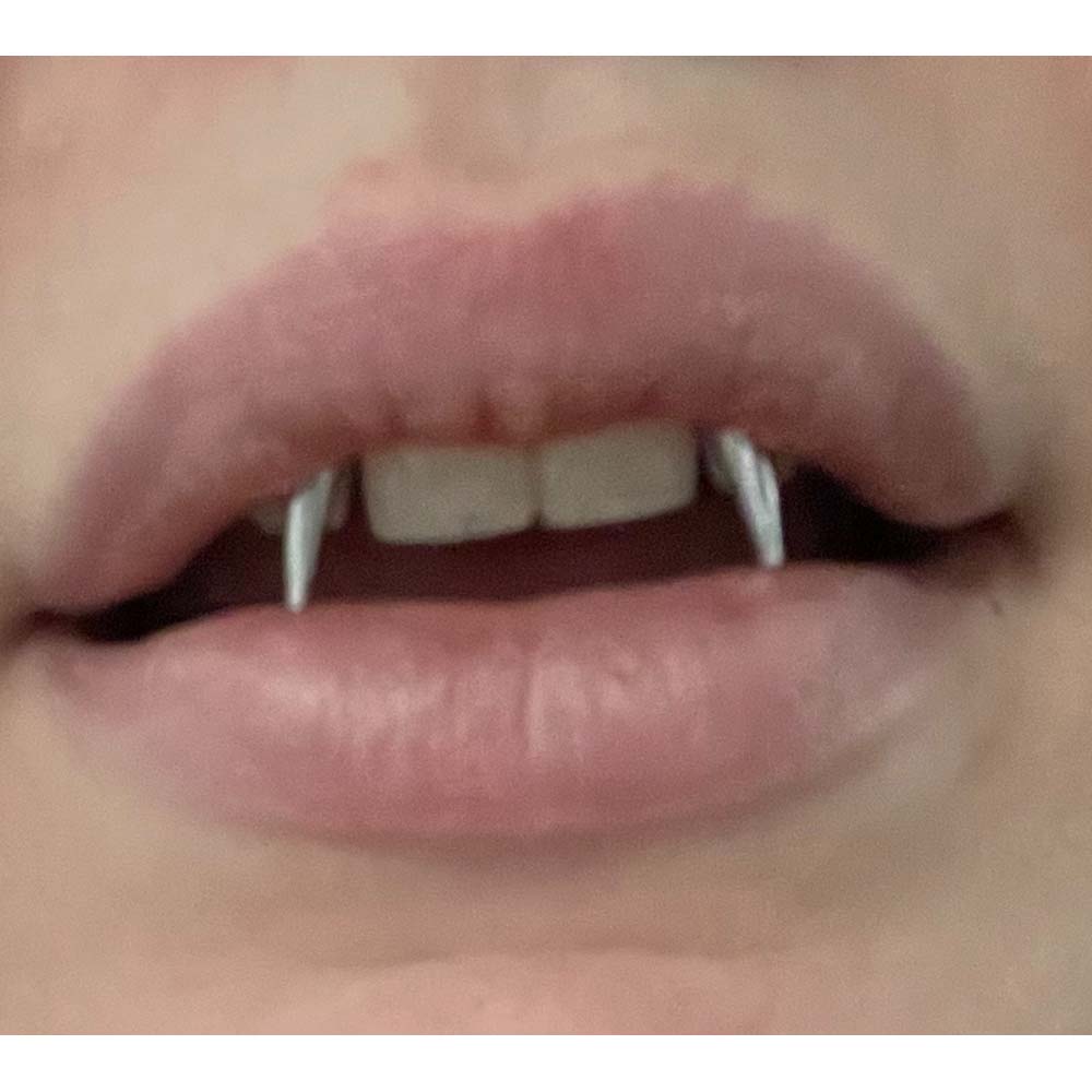 Wkoud-Tiger歯ステンレス鋼ピアス、ヴァンパイアスマ - Nail Art Vampire のレビューと価格
